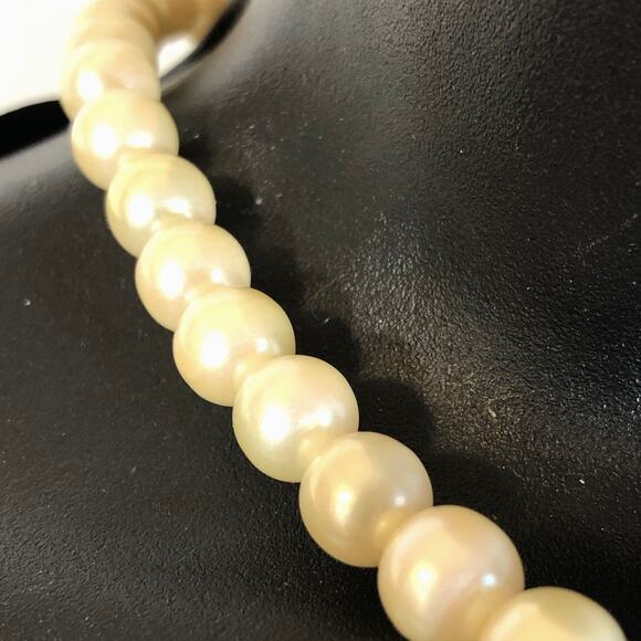 Faux Pearl Necklace 18" Creamy White Versatile Regency Barrel Clasp Retro Vtg - Picture 2 of 4